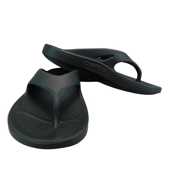 OOFOS Black Flip Flops Unisex Mens 9 Women 11 Comfort Recovery Shoes New - Picture 1 of 9